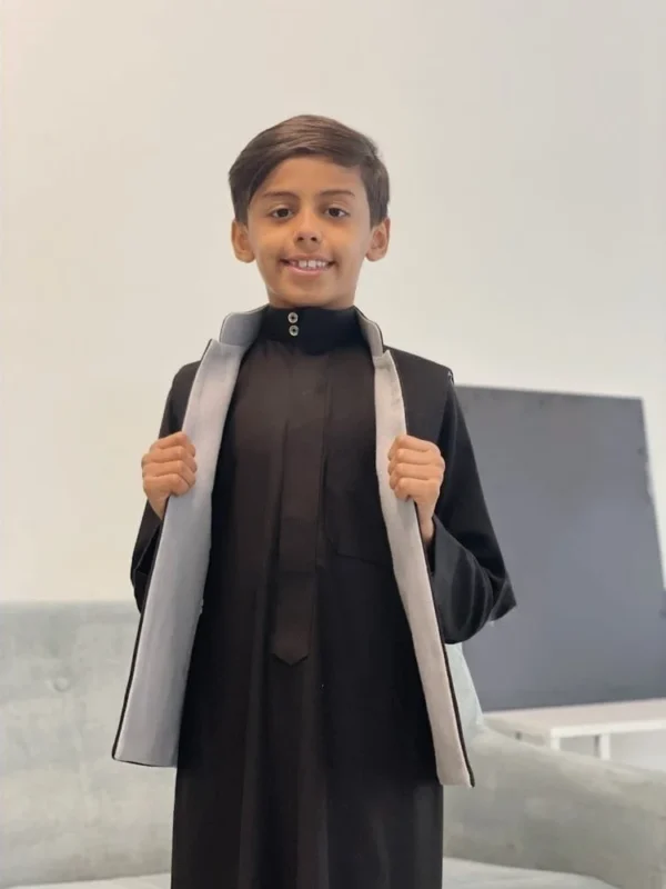 ⁦سديري جوخ رمادي - اسود⁩ - الصورة ⁦2⁩