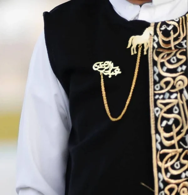 بروش أطفال بالاسم مع خيل